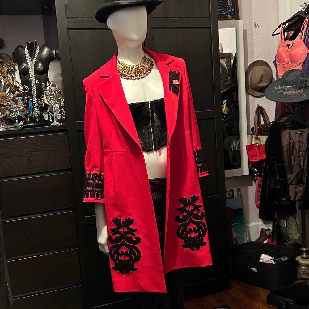 Handcrafted Kiss Coat - Picture 3 of 14